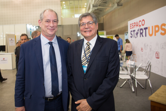 Ciro Gomes visita stand da ZPE Ceará na EXPOLOG 2017